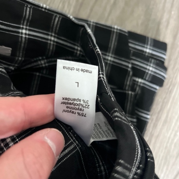 Maurices Large Black and White Bengaline Plaid Cropped Pants - Picture 3 of 5